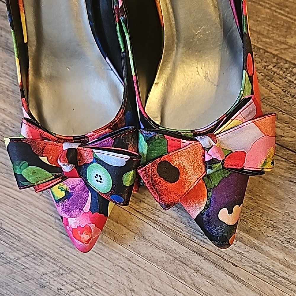 Bright Floral Pointed-Toe Heels with bows - Picture 5 of 7